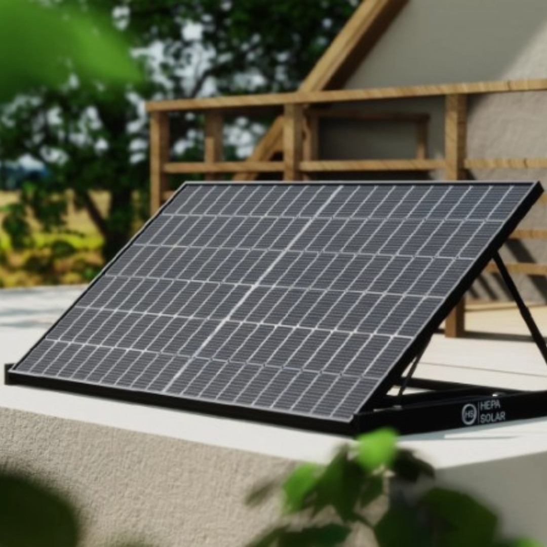 HEPA Basic 400 W
Das HEPA BASIC Solarmodul ist die Basis all unserer
Komplettkraftwerke. Sie können es einzeln erwerben,
falls Sie Ihr System erweitern, es mit einem anderen
Mikrowechselrichtern kombinieren oder es als Insellösung
mit einem unserer Speicher nutzen möchten.