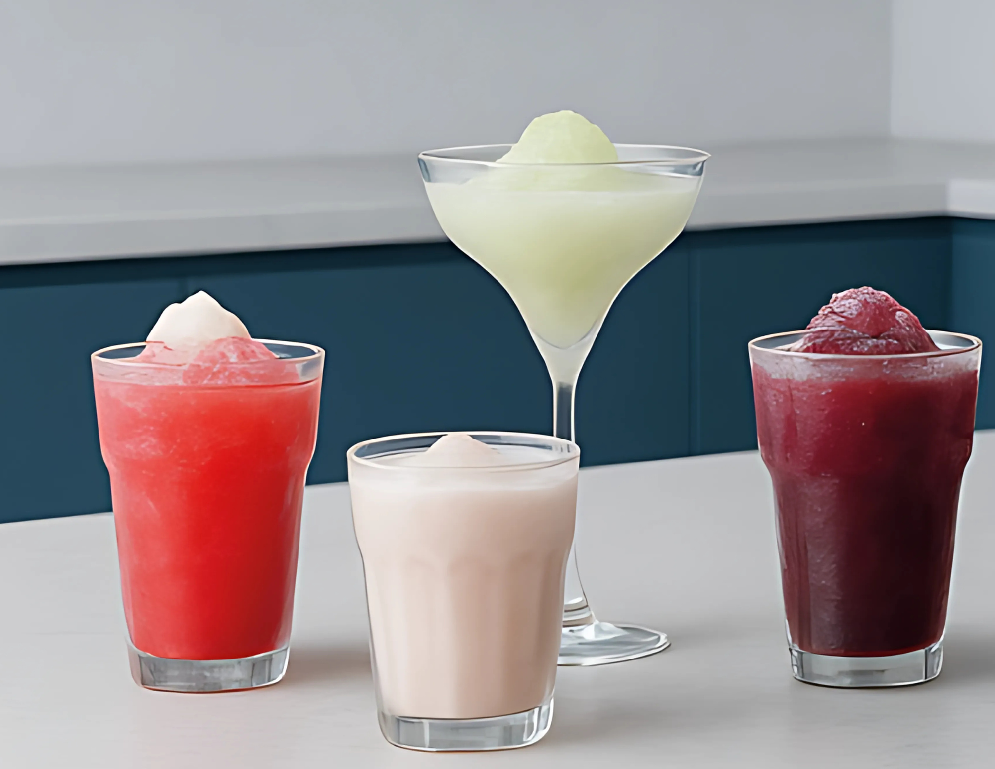 Einfache Zubereitung

Zutaten einfüllen:
Wähle deinen Lieblingssaft, Milch, Sirup, Kaffee oder ein Mix-Getränk. Einfach direkt in den Behälter geben – kein Eiswürfel nötig!

Programm wählen:
Mit einem Klick entscheidest du: Slush, Spiked Slush, Milchshake, Frappé, kaltes Getränk oder Frozen Cocktail.

Starten &amp; zurücklehnen:
Knopfdruck genügt! Die SuperSlush kühlt und mixt alles vollautomatisch. Je nach Programm in nur 15–60 Minuten fertig.

Genießen:
Der fertige Slush kommt direkt in dein Glas – cr
